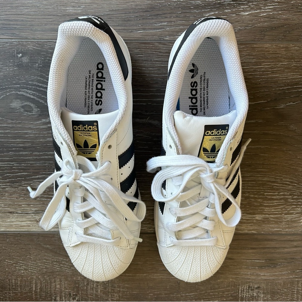 Adidas Superstar Black and White Sneaker Size 9 - Picture 3 of 10